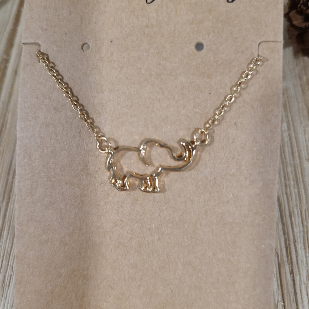 🐘🐘NEW🐘🐘VERY NICE!! Hollow Elephant Necklace in GOLD Plating 🐘🐘 - Picture 8 of 13